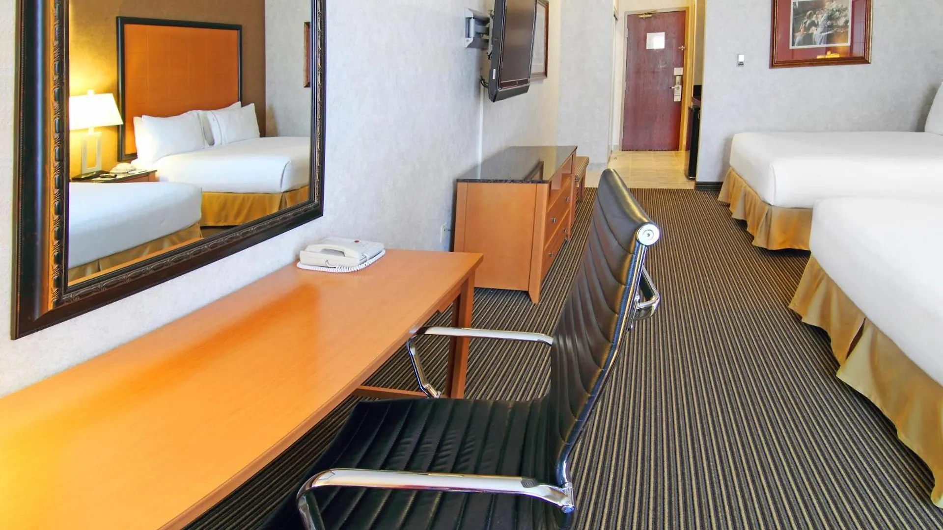 Holiday Inn Express Calgary South By Ihg Hotel